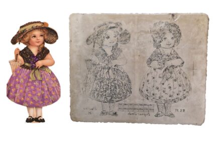 Glanzbild mit dem Motiv eines Kindes mit Sonnenschirm und Hut, daneben der entsprechende Lithografiestein. Quelle: Glanzbild: Privatsammlung, Familie Kochman. Lithografiestein: SDTB. Rechte: CC0 1.0 Universell (CC0 1.0). Public Domain Dedication.