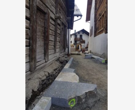 En-Dehors: Straßengestaltung in Vercorin, Schweiz.