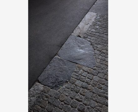 En-Dehors: Straßengestaltung in Vercorin, Schweiz. Foto: Baptiste Coulon