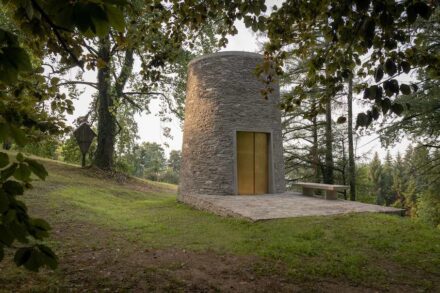 Berger+Parkkinen: Grabkapelle im Schlosspark.