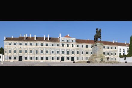 The Palace in Vila Viçosa with a façade of 110 m length clad with three different marbles from the region, among them the pink variety. Source: Alvesgaspar / Wikimedia Commons