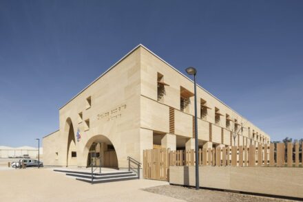 Utility building category: new school center La Romaine de Vers-Pont-Du-Gard. Architects: Teissier portal Architectes.