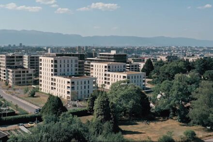 Archiplein und Perraudin Architectes bauen in einem Genfer Vorort ein Großprojekt in Massivstein