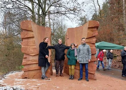 Christian Hinz: “Friedensengel“ (Angel of Peace Protects the World).