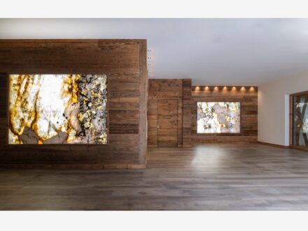 Antolini provided the natural stone for the Chalet’s interior architecture.