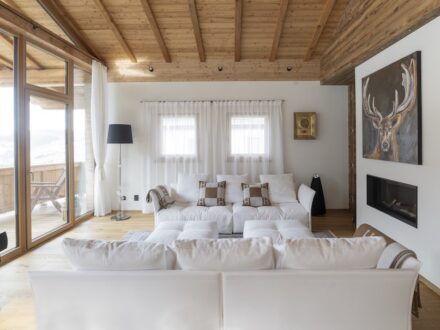Antolini provided the natural stone for the Chalet’s interior architecture.