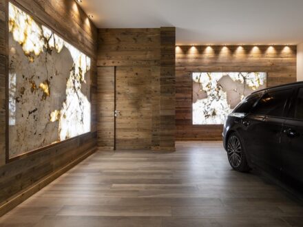 Antolini provided the natural stone for the Chalet’s interior architecture.
