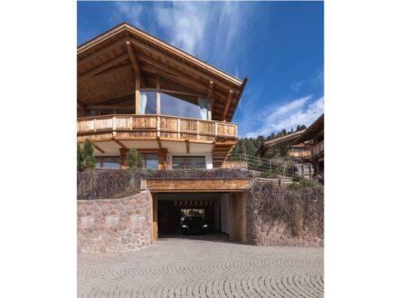 Antolini provided the natural stone for the Chalet’s interior architecture.