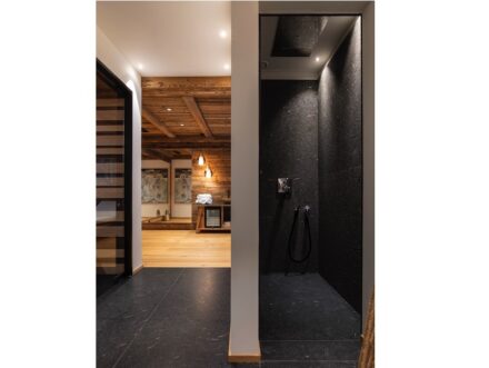 Antolini provided the natural stone for the Chalet’s interior architecture.