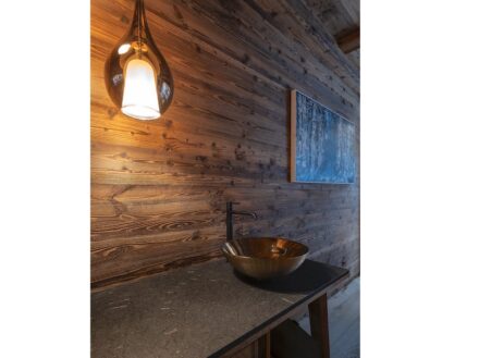 Antolini provided the natural stone for the Chalet’s interior architecture.