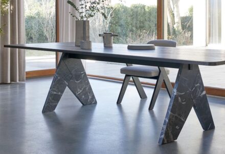 Table „Avar“ by Bernhard Müller.