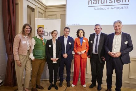 Officials and speakers at the parliamentary evening: (f.l.t.r.) Nina Graser (DNV); Pierre Bidaud (Creative Director, Stonemasonry Company, UK); Anne Hangebruch (Junior Professor, Dortmund University of Technology); Hermann Graser (President DNV), Elisabeth Kaiser (State Secretary, Federal Building Ministry); Andreas Schwarz (Member of the Parliament Deutscher Bundestag), Dr. Markus Hennecke (ZM-I Group, Munich). Photo: DNV