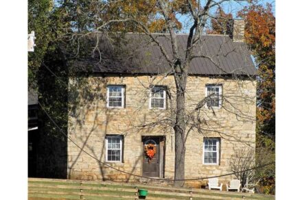 The “Old Stone House.“ Photo: Brian Stansberry / Wikimedia Commons
