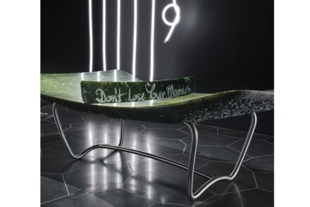 Firma: <a href="https://www.citco.it/en"target="_blank">Citco</a> (Italien). Collection: „Stone Resilience“. Design: Ron Arad.
