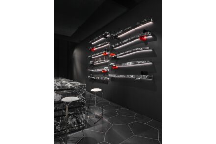 Firma: <a href="https://www.citco.it/en"target="_blank">Citco</a> (Italien). Collection: „Stone Resilience“. Design: Ron Arad.