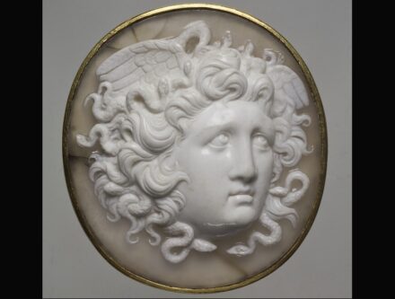 Finger ring with cameo: Head of Medusa. Staatliche Museen zu Berlin, Collection of Classical Antiquities / Johannes Laurentius