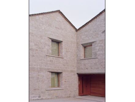 Steinhaus in Maloja, Schweiz: Architekturbüro: Renato Maurizio Architekten AG, Naturstein: Granit; Natursteinunternehmen: C.Ganzoni AG, Vicosoprano (Schweiz).