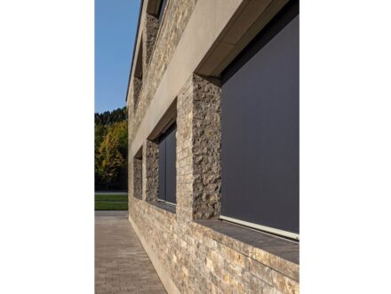 Neubau Rathaus Mallersdorf-Pfaffenberg: Architekturbüro: Bär Stadelmann Stöcker Architekten & Stadtplaner PartG mbB; Naturstein: Dolomit; Natursteinunternehmen: Franken-Schotter GmbH & Co KG.