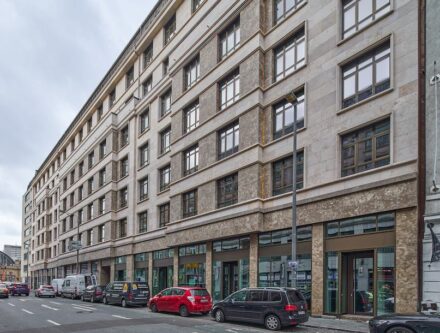 Sanierung der Taunusstraße, Frankfurt am Main: Architekturbüro: Gregor Fuchshuber, Naturstein: Travertin, Dolomit; Natursteinunternehmen: Hans Kern Naturstein GmbH.