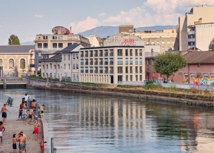 Atelier Archiplein: Sozialwohnungnen am Rand des Finanzdistrikts in Genf, am Ufer der Rhone.