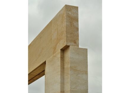 Atelier Archiplein: Massivbau mit Naturstein.