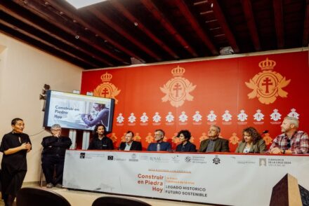 Zum Schluss gab es eine Podiumsdiskussion der beteiligten Experten. Links am Bildrand: Catalina Sánchez.