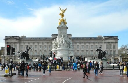Das Queen Victoria Memorial in London von Bildhauer Sir Thomas Brock, vollendet 1924. Foto: Paasikivi / <a href="https://commons.wikimedia.org/"target="_blank">Wikimedia Commons</a>, <a href=" https://en.wikipedia.org/wiki/Creative_Commons_license"target="_blank">Creative Commons License</a>