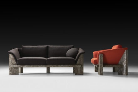 Mit „La Grande Muraglia“ hat Mario Bellini einen Sessel, ein Sofa und ein Chaiselongue entworfen.