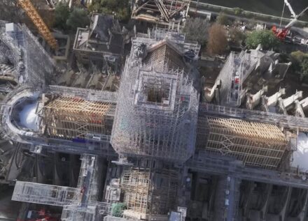 The roof truss (La Forêt) still with the scaffolding for La Flèche (Photo: March 2024).