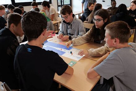 Youngsters with the “Mallette pédagogique“.