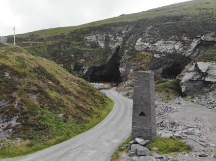 Entrance to the quarry. Photo: Kmcnamee / <a href="https://commons.wikimedia.org/"target="_blank">Wikimedia Commons</a>, <a href=" https://en.wikipedia.org/wiki/Creative_Commons_license"target="_blank">Creative Commons License</a>