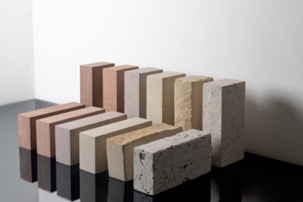 „Stone Bricks“ der Firmen Albion Stone und Hutton Stone.