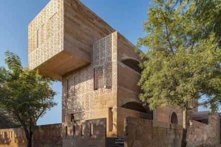 Malik Architecture: „Haus aus Massivstein“.