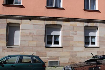 ... und auch der Geschmack der geweiligen Zeit hat sich an den Fassaden niedergeschlagen (hier: Jugendstil).