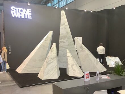 Halle 1, Künstler Liuhao, Firma Stonewhite (China): „Entrance to the Earth’s Core“.