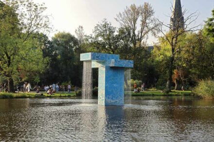 Sabine Marcelis and SolidNature: “Vondel Fountain, Stacked.“