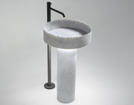Waschbecken „Flow“ des Designers Paolo Ulian für antoniolupi. Foto: antoniolupi