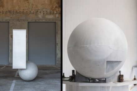 Tarik Kiswanson, „Reconciliation”, 2024. Bianco Altissimo Marmor, Edelstahl, 193 × 85 × 172 cm.