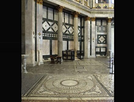 Das Baptisterium im Dom von Florenz mit dem restaurierten Inlay „Madre Terra“. Foto: Opera di Santa Maria del Fiore / Alberto Conti