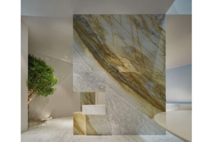 “Stone Henge Garden.“ Design: ZENG Jianlong, Company: J & S Marble.