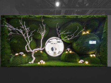 “Bloom.“ Design: Joey Ho (PAL Design Group). Company: Stonewhite (Jiangsu) Co.