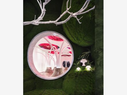 “Bloom.“ Design: Joey Ho (PAL Design Group). Company: Stonewhite (Jiangsu) Co.