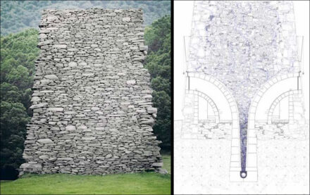 Cave 2.0: In the project “The stone is my house” by students Johanna Lorch and Julius Schwartz, rainwater is collected in the gravel fill in a drystone wall. At the foot of the wall, there are living spaces under solid stone arches.