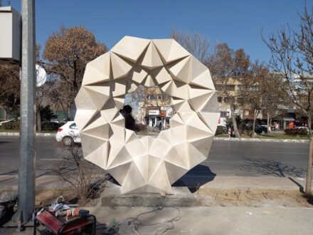 Arbeit von Behnam Akharbin.