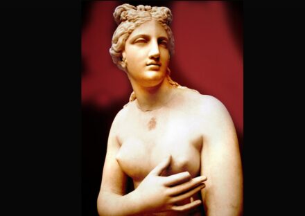 Aphrodite, Göttin der Liebe und Fruchtbarkeit, im Nationalen Archäologischen Museum in Athen. Quelle: Wikimedia Commons / Ricardo André Frantz