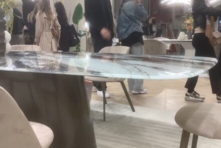 Tisch mit Glasplatte. Firma Bontempi Casa, Italien.