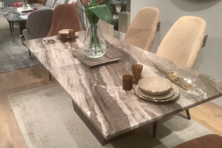 Stone International, Italien.