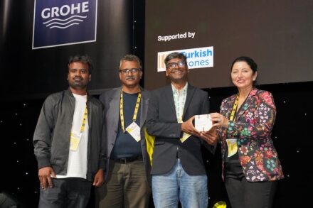 The project won the “Best Use of Stone Award“ at the 2024 World Architecture Festival. Our photo shows from left to right Periyasamy P (Project Architect), Vivek Marimuthu (Client) and Senthil Kumar Doss (Play Architecture) at the ceremony.