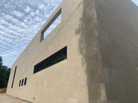 Sandstone Rustic quarried by Rubio Stone in Spain.