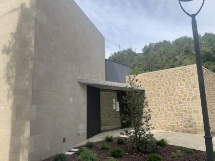 Sandstone Rustic quarried by Rubio Stone in Spain.